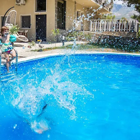 アパートホテル Marti Garden 3*