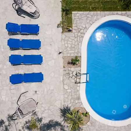 Aparthotel Villa Marti Garden - budget studios 3*