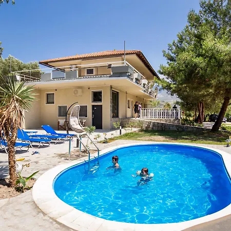 Villa Marti Garden - budget studios 3*