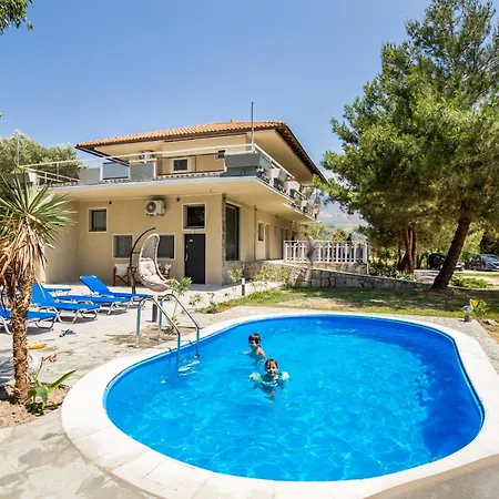 Aparthotel Villa Marti Garden - budget studios Órmos Prínou