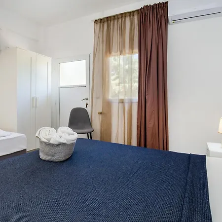 Aparthotel Villa Marti Garden - budget studios 3*