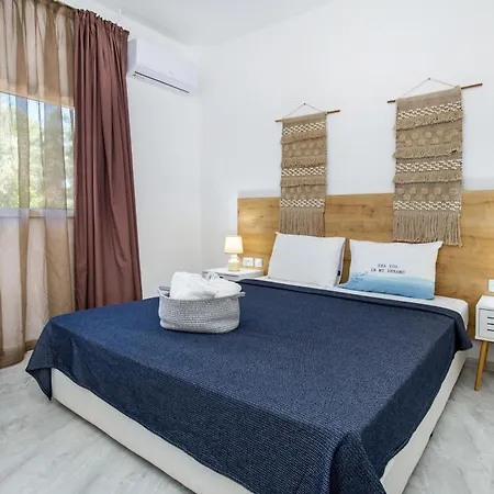 Villa Marti Garden - budget studios 3*