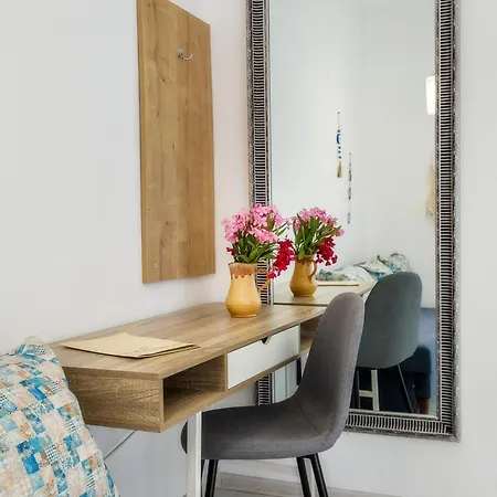 Aparthotel Villa Marti Garden - budget studios 3*