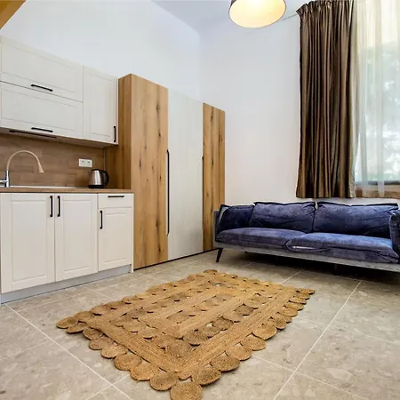 Villa Marti Garden - budget studios Aparthotel Órmos Prínou