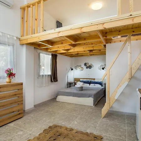 Villa Marti Garden - budget studios Aparthotel