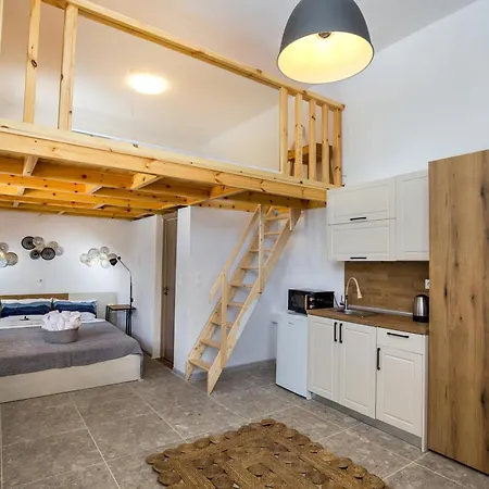 Villa Marti Garden - budget studios Aparthotel Órmos Prínou