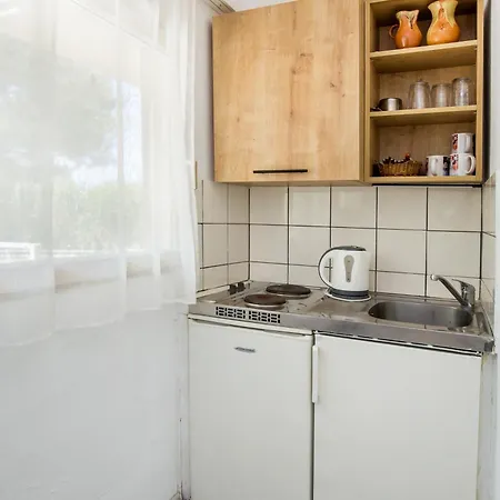 Villa Marti Garden - budget studios Aparthotel Órmos Prínou