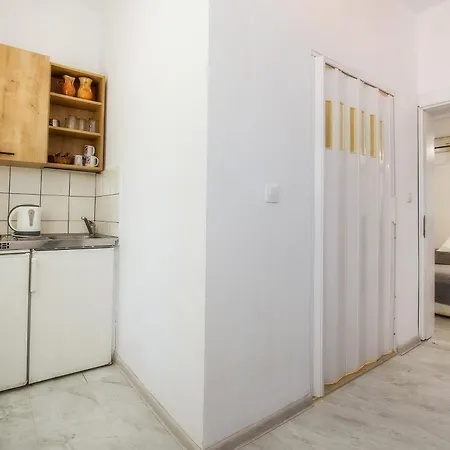 Villa Marti Garden - budget studios Órmos Prínou